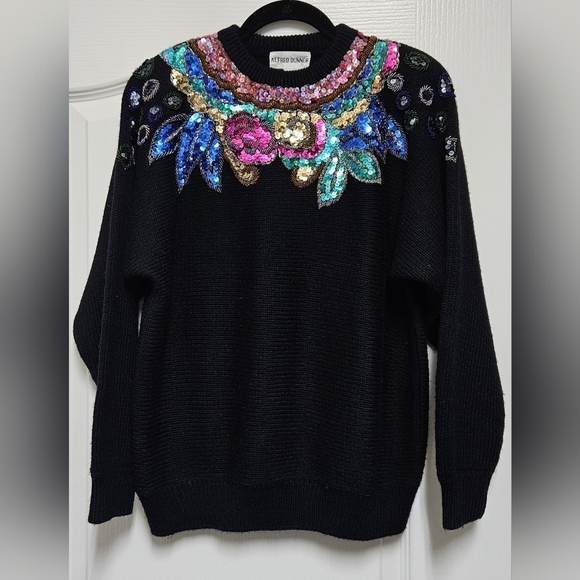 Alfred Dunner Sweaters - Alfred Dunner Vintage Black Sweater with Colorful Sequin Design.